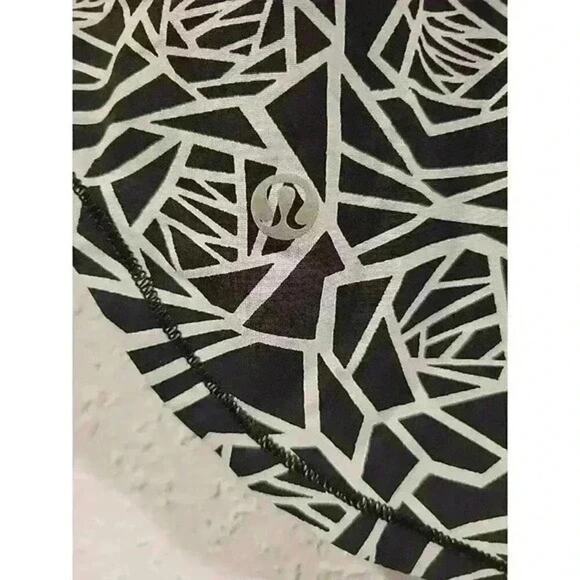 Lululemon Sculpt Tank Black & White Flower Posey Print UPF Lycra Workout Top - Picture 10 of 12